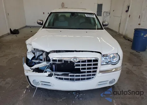 2008 Chrysler 300C z USA, uszkodzony, nr VIN 2C3KA63H28H323035